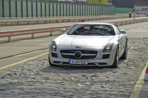 Mercedes release first details of SLS AMG Roadster