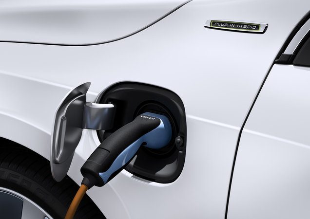 Volvo Plans Diesel, Plug-in Hybrid V60 for 2012