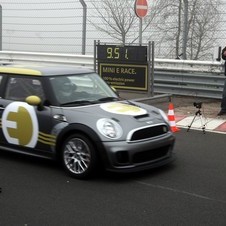 MINI E Race runs in Nürburgring