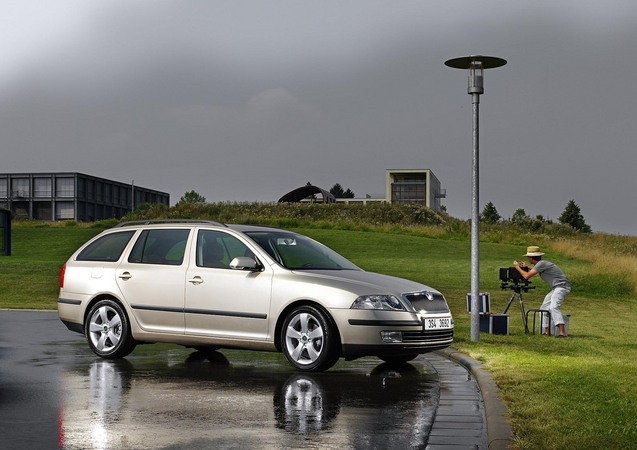 Skoda Octavia Combi 2.0 FSI Tiptronic