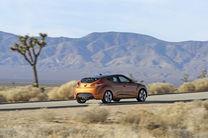 Hyundai unveils the 2012 Veloster in Detroit