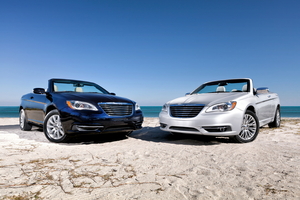 Chrysler launches the 2011 200 Convertible 