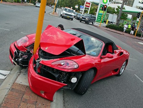 Ferrari destruído