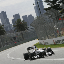 Sauber first team to copy the F-duct system