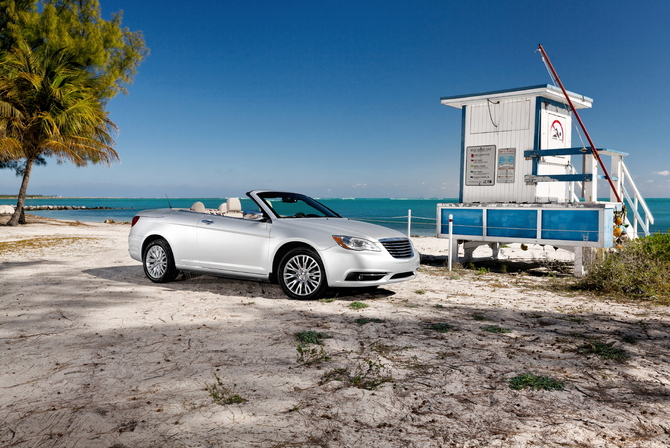 Chrysler launches the 2011 200 Convertible 