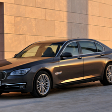 BMW revela o facelift do Série 7