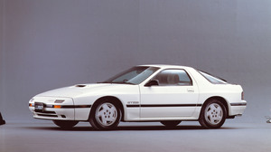 The second generation car was aimed squarely at the US and had very Porsche 944-like styling