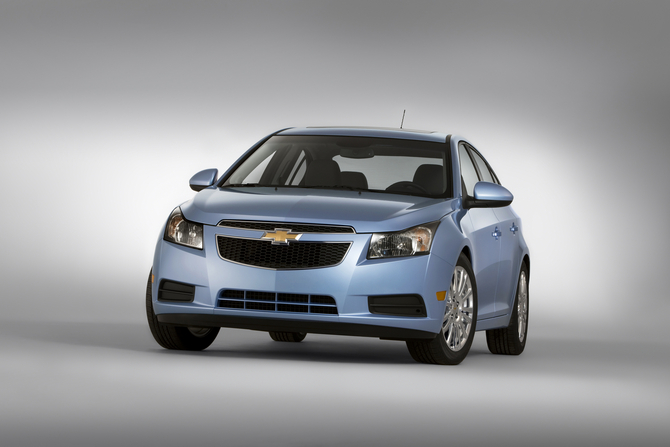 Better fuel economy and more equipment for 2012 Cruze