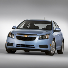 Better fuel economy and more equipment for 2012 Cruze