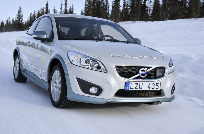 Rough winter conditions put to proof the Volvo C30 Electric