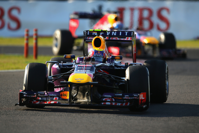 O ataque da Red Bull chegou no final da corrida, mas foi suficiente para uma dobradinha