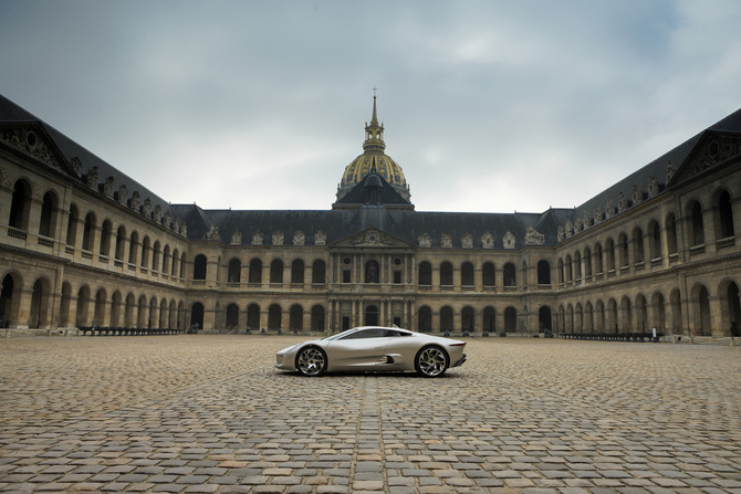 Jaguar C-X75 wins luxurious award