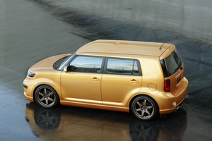 Scion xB 5-Door Wagon 5-Spd MT