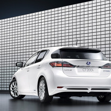 Lexus announces CT 200h for 2011