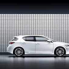 Lexus announces CT 200h for 2011