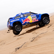 Sainz gains time on Al-Attiyah