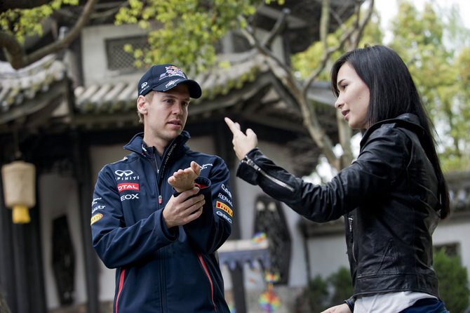 Sebastian Vettel aprende movimentos de Kung Fu