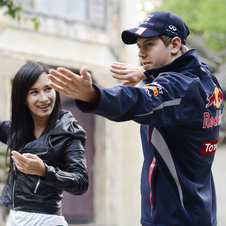 Sebastian Vettel introduzido na arte do Kung Fu pela atriz Celina Jade