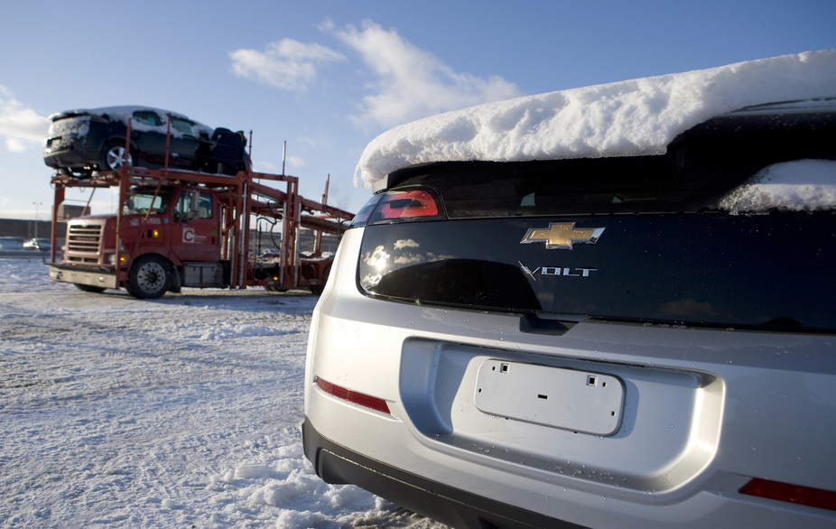 First Chevrolet Volts heading to the dealers