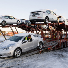 First Chevrolet Volts heading to the dealers