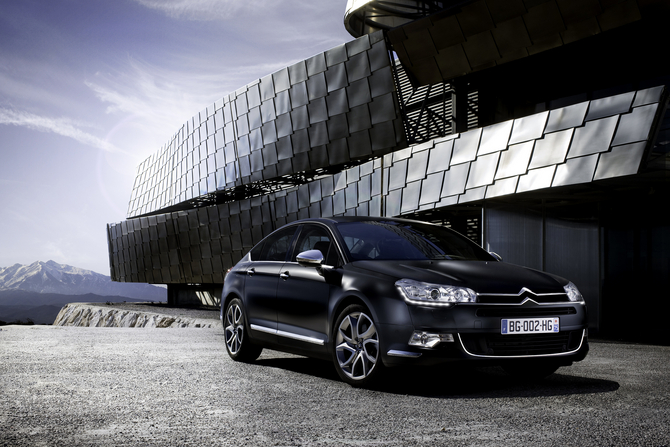 Citroën launches the DS3 and C5 Série Noire 