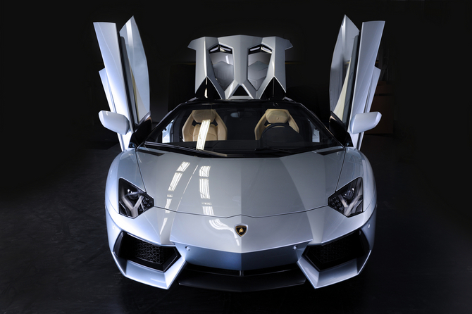 Aventador Gets Droptop Version with Two-Peice Carbon Top