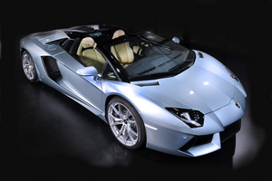 Aventador Gets Droptop Version with Two-Peice Carbon Top