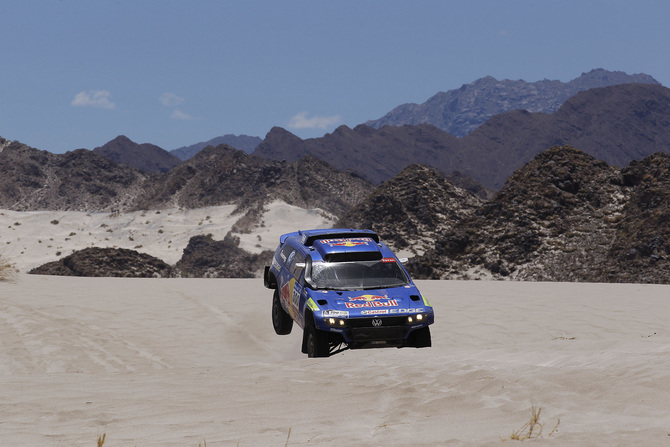 De Villiers wins as Sainz looses ground to Al-Attiyah