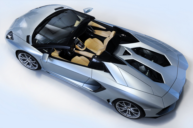 Aventador Gets Droptop Version with Two-Peice Carbon Top