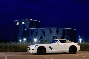 Gullwing loses its top as Mercedes unveils SLS AMG Roadster