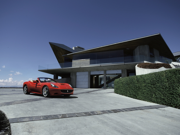 Ferrari has photographed the California in iconic locations in California