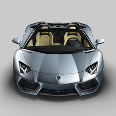 Aventador Gets Droptop Version with Two-Peice Carbon Top