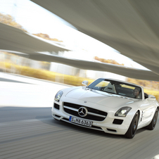 Gullwing loses its top as Mercedes unveils SLS AMG Roadster