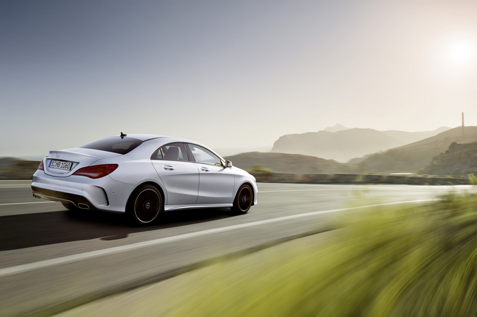 Mercedes lança CLA para conquistar jovens condutores