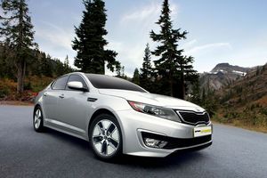 Kia Optima Hybrid premieres in LA