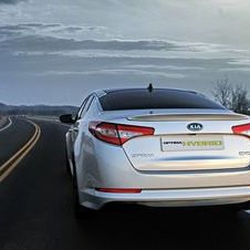 Kia Optima Hybrid premieres in LA