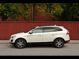 Volvo gives XC60 New and Upgraded Engines for 2012