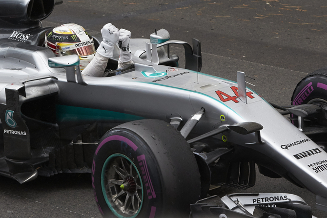 Hamilton close the gap on Rosberg in the championship to 24 points