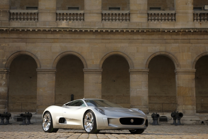 Jaguar confirms C-X75 hybrid supercar will be built