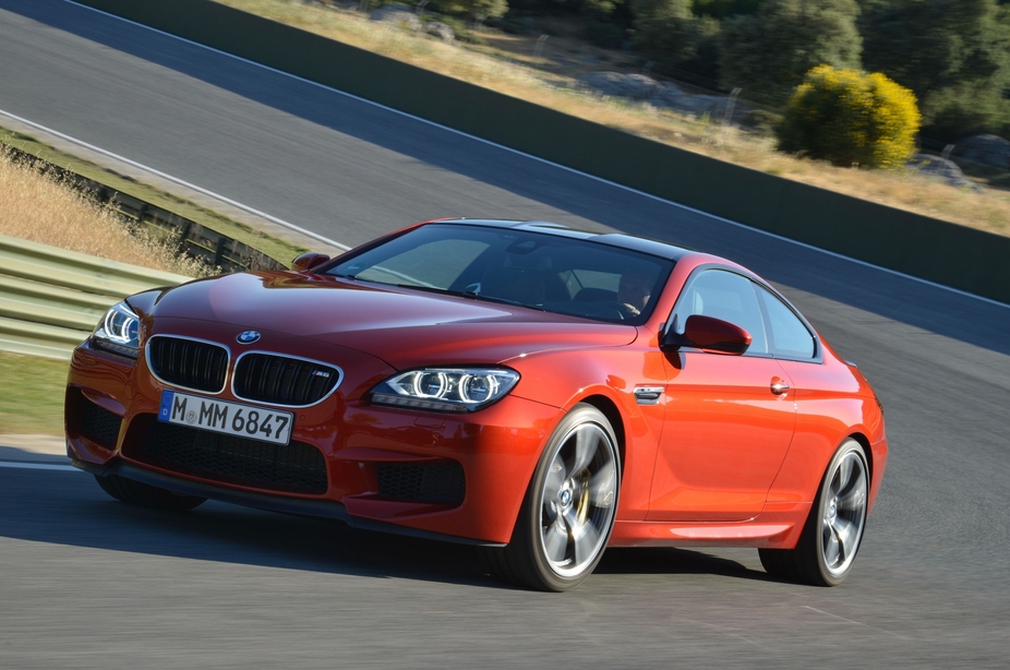 The new M6 uses the same 560hp, 4.4 liter twin-turbo V8 from the F10 M5, ...