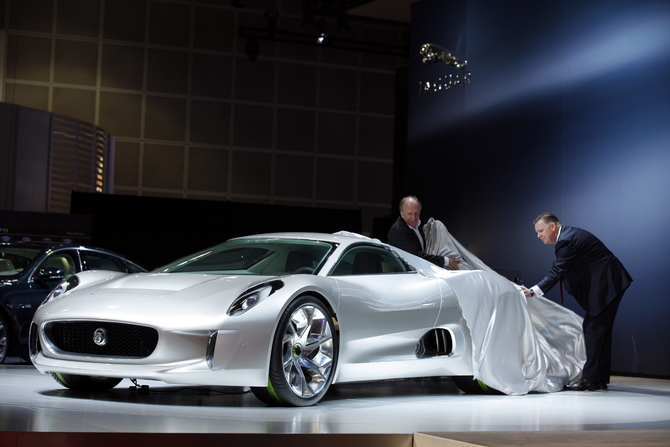 Jaguar confirms C-X75 hybrid supercar will be built