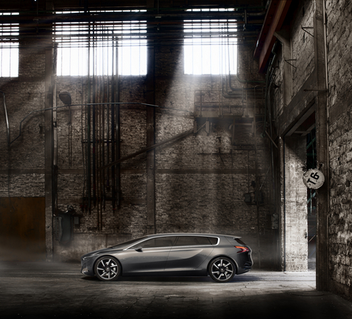 Peugeot HX1 Concept Pushes Avant-Garde Design with Plug-in Hybrid Engine