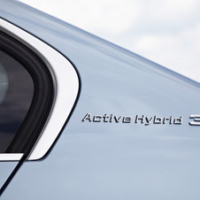 La signature « ActiveHybrid 3 » apposée sur les montants arrière