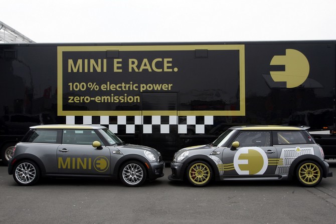 MINI E Race runs in Nürburgring