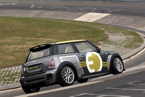 MINI E Race runs in Nürburgring