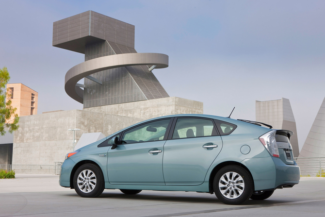 Toyota Introduces 5 New Cars in US with 44mpg Average Economy