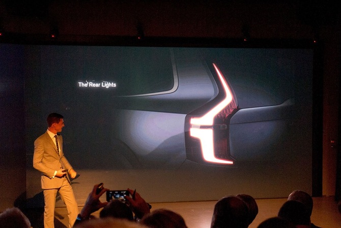 The rear will have two-part, vertical taillights 