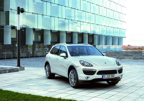 Porsche reveals new Cayenne