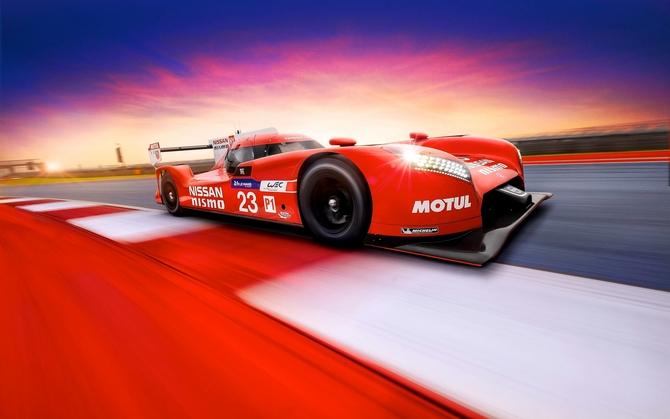 GT-R LM Nismo is powered by a V6 biturbo 3-liter petrol engine and coupled to a kinetic energy recovery system