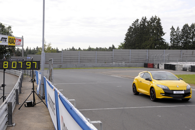 Renault Megane sets Nurburgring record